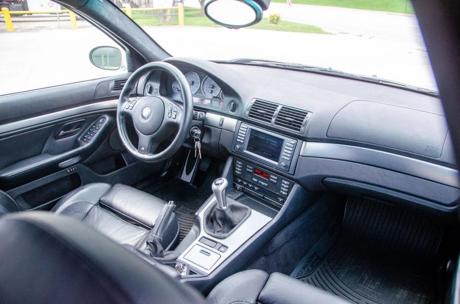 Торпедо BMW M5 (E39) 2003 года  (фото 134 из 148)